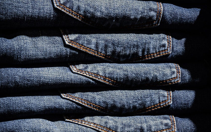 Najlepsze kolory chinosów męskich na wiosnę 2025