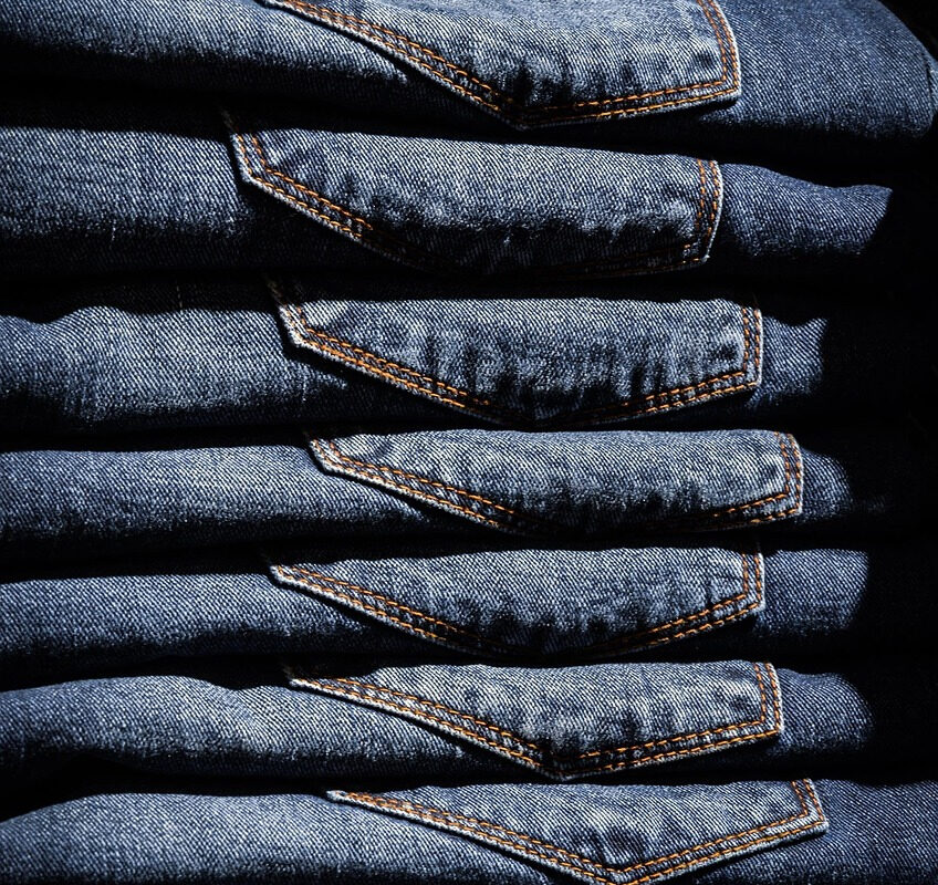 Najlepsze kolory chinosów męskich na wiosnę 2025